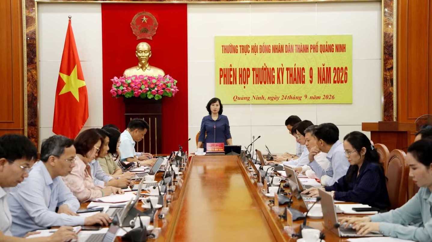 Bà Trịnh Thị Minh Thanh, Phó Bí thư Thành ủy, Chủ tịch HĐND thành phố Quảng Ninh, phát biểu kết luận phiên họp Bà Trịnh Thị Minh Thanh, Phó Bí thư Thành ủy, Chủ tịch HĐND thành phố Quảng Ninh, phát biểu kết luận phiên họp