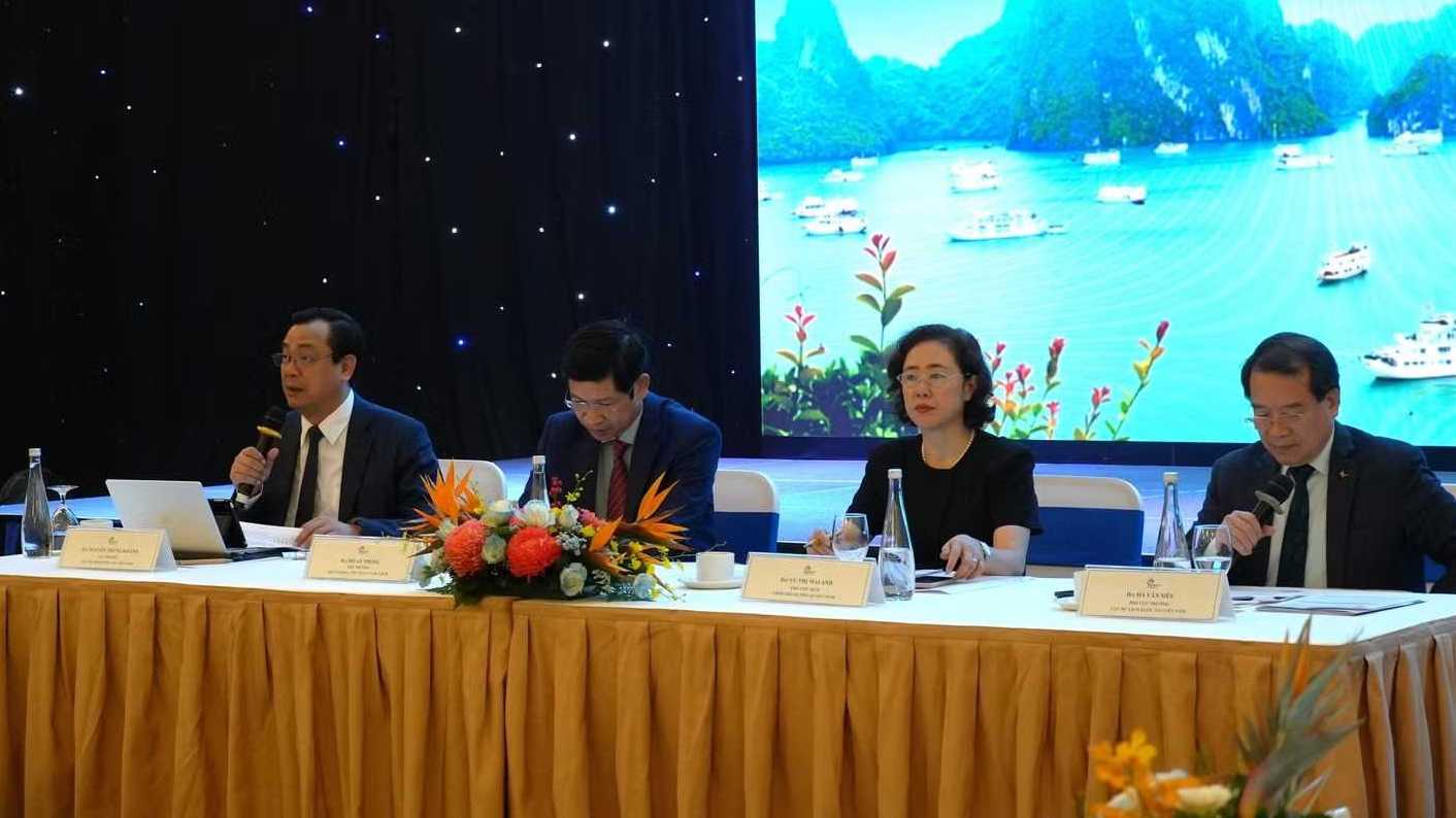 Đoàn chủ tọa điều hành hội nghị Đoàn chủ tọa điều hành hội nghị