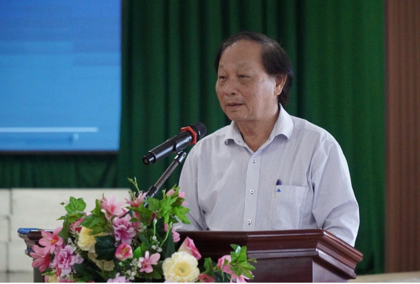Tiến sĩ B&ugrave;i Quang Xu&acirc;n - Học viện Ch&iacute;nh trị khu vực II. Ảnh: Thu Hiền