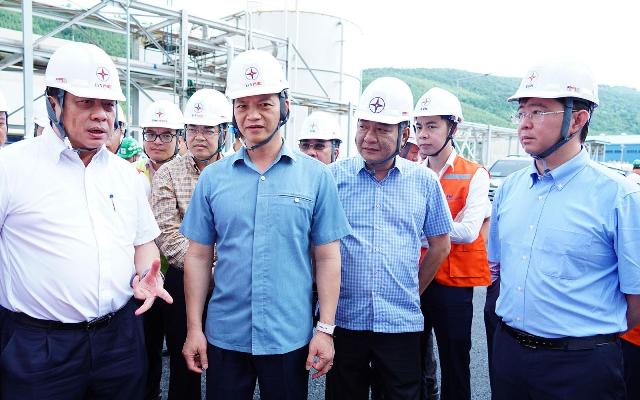 C&aacute;c đồng ch&iacute; l&atilde;nh đạo tỉnh Quảng Trị v&agrave; Tập đo&agrave;n EVN kiểm tra thực địa dự &aacute;n Trung t&acirc;m Nhiệt điện Quảng Trạch.