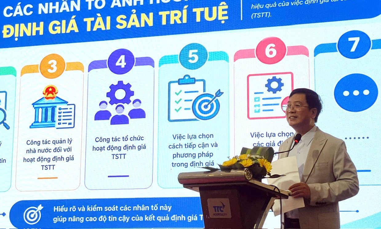 TS. Khổng Quốc Minh ph&aacute;t biểu với Hội thảo