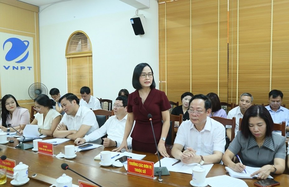 Lãnh đạo Trường Cao đẳng Sư phạm Thái Bình phát biểu thảo luận tại buổi làm việc Lãnh đạo Trường Cao đẳng Sư phạm Thái Bình phát biểu thảo luận tại buổi làm việc