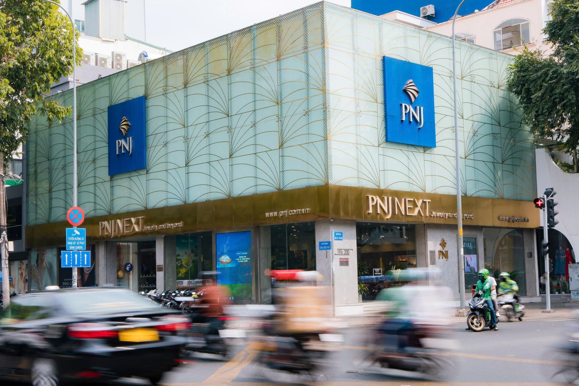 PNJ đẩy mạnh n&acirc;ng cấp hệ thống b&aacute;n lẻ trang sức