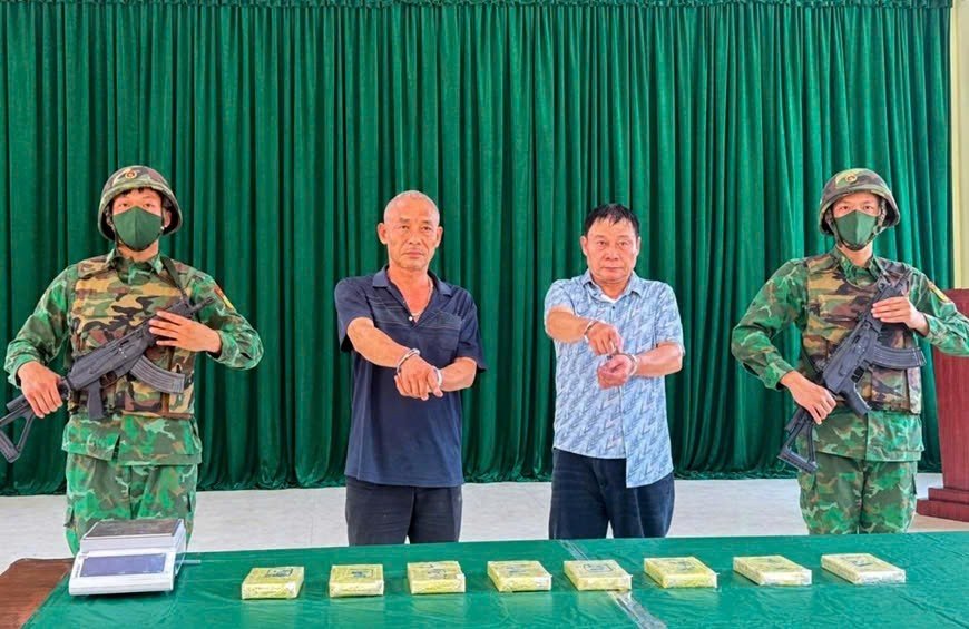 Hai đối tượng c&ugrave;ng tang vật