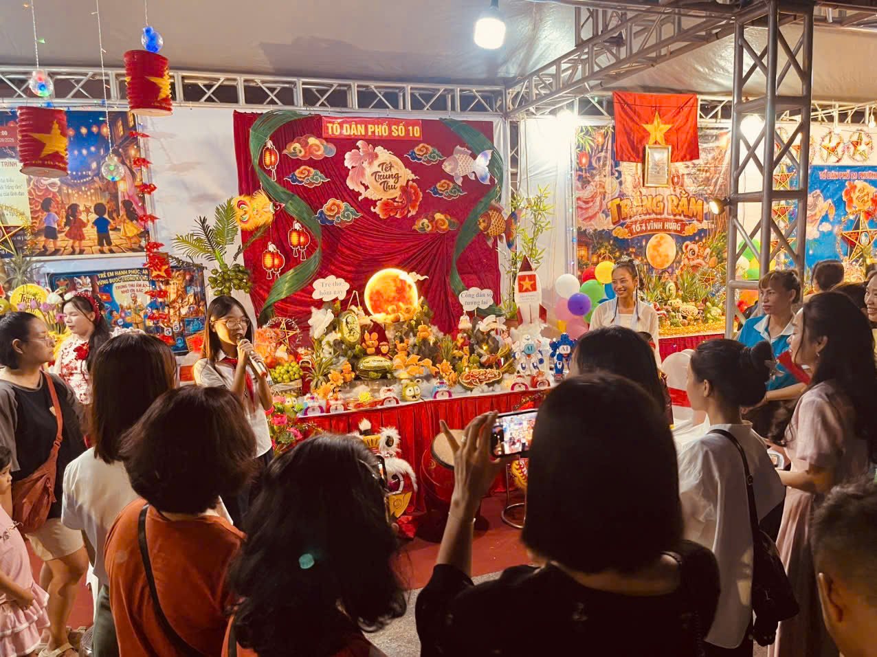 phần tr&igrave;nh diễn s&aacute;ng tạo của thiếu nhi tổ 10