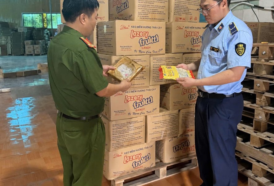 C&ocirc;ng an Hưng Y&ecirc;n tăng cường đấu tranh, xử l&yacute; vi phạm an to&agrave;n thực phẩm dịp Tết Trung thu (Ảnh C&ocirc;ng an Hưng Y&ecirc;n)