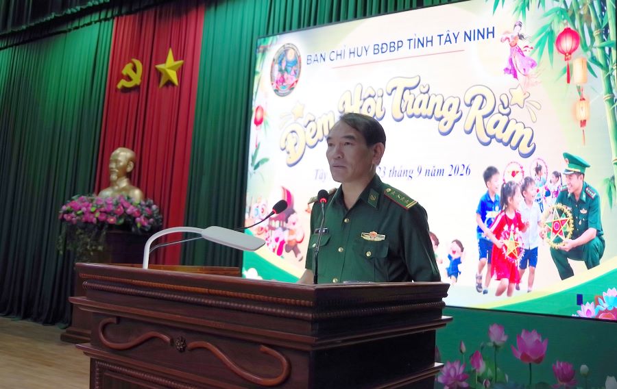 Đại t&aacute; Vũ Minh T&ugrave;ng, Ph&oacute; Ch&iacute;nh ủy Ban Chỉ huy Bộ đội Bi&ecirc;n ph&ograve;ng tỉnh ph&aacute;t biểu động vi&ecirc;n c&aacute;c ch&aacute;u tại chương tr&igrave;nh
