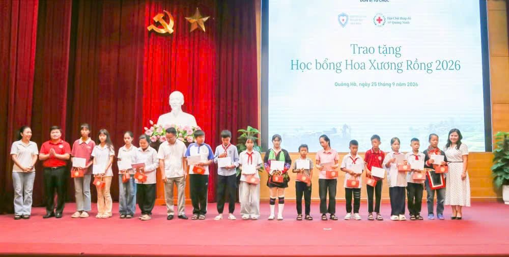 Lãnh đạo Hội Chữ thập đỏ thành phố Quảng Ninh cùng đại diện Quỹ Vì trẻ em khuyết tật Việt Nam, lãnh đạo các địa phương trao tặng học bổng “Hoa Xương Rồng” năm 2026 cho học sinh khuyết tật có hoàn cảnh khó khăn Lãnh đạo Hội Chữ thập đỏ thành phố Quảng Ninh cùng đại diện Quỹ Vì trẻ em khuyết tật Việt Nam, lãnh đạo các địa phương trao tặng học bổng “Hoa Xương Rồng” năm 2026 cho học sinh khuyết tật có hoàn cảnh khó khăn