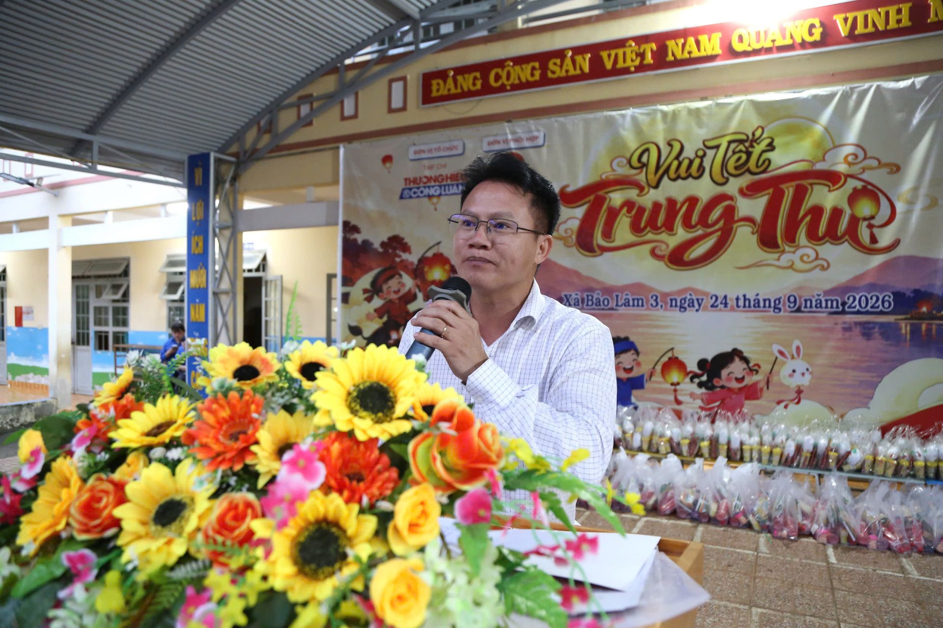 Ông Nông Quang Hưng, Ủy viên Ban Thường vụ, Chủ tịch Ủy ban MTTQ Việt Nam xã Bảo Lâm 3, phát biểu tại chương trình “Trăng rằm Cao nguyên 2026”. Ông Nông Quang Hưng, Ủy viên Ban Thường vụ, Chủ tịch Ủy ban MTTQ Việt Nam xã Bảo Lâm 3, phát biểu tại chương trình “Trăng rằm Cao nguyên 2026”.
