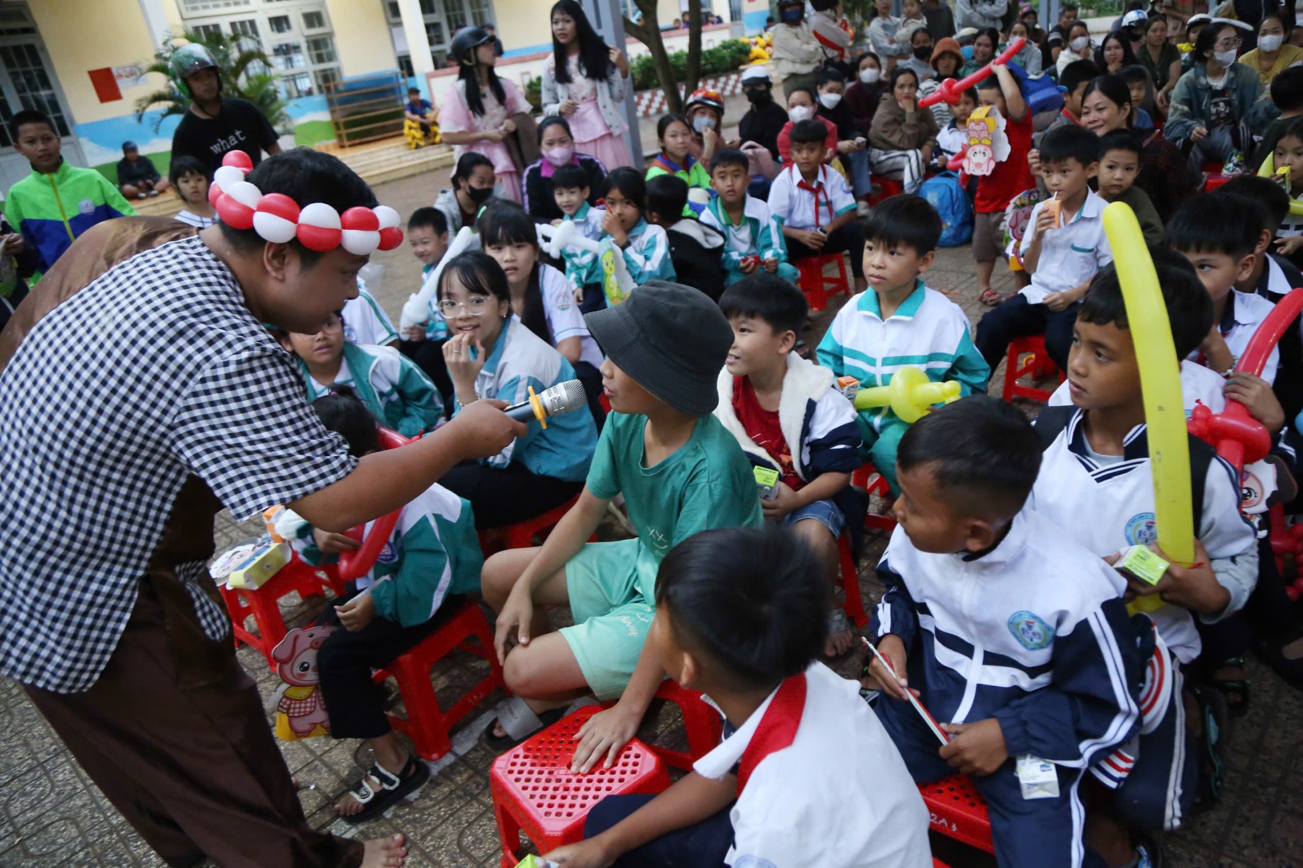 Để những nụ cười trẻ thơ không lỡ mùa trăng - Hình 11