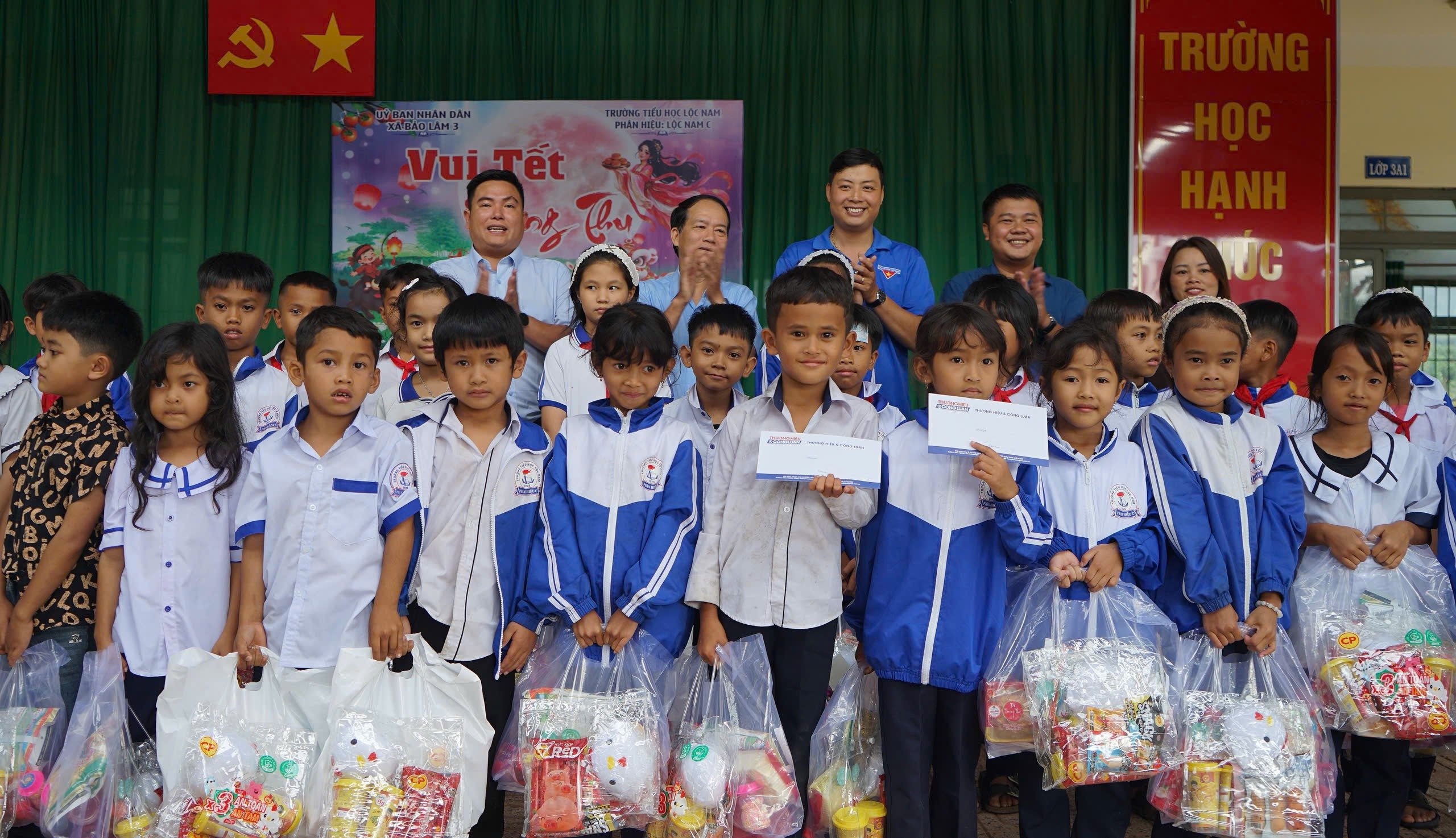 Để những nụ cười trẻ thơ không lỡ mùa trăng - Hình 13
