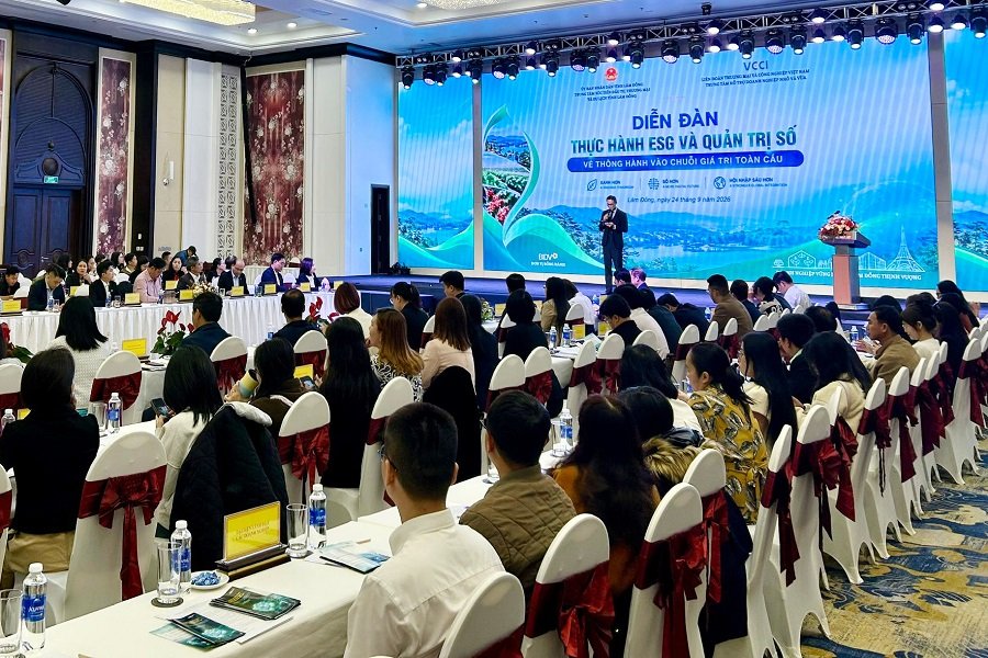 Quang cảnh Diễn đàn “Thực hành ESG và quản trị số: Vé thông hành vào chuỗi giá trị toàn cầu” diễn ra tại Lâm Đồng. (Ảnh: Ladophar) Quang cảnh Diễn đàn “Thực hành ESG và quản trị số: Vé thông hành vào chuỗi giá trị toàn cầu” diễn ra tại Lâm Đồng. (Ảnh: Ladophar)