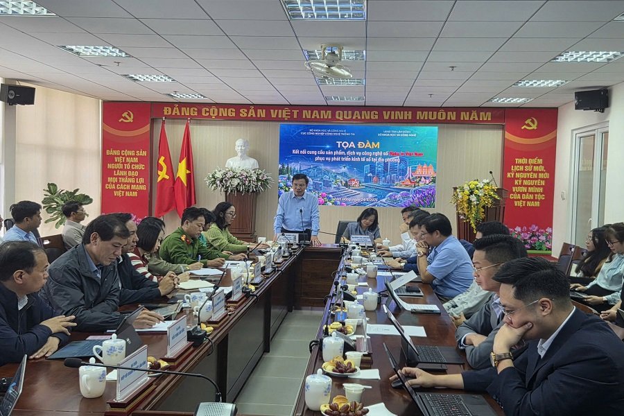 Quang cảnh tọa đ&agrave;m &ldquo;Kết nối cung - cầu sản phẩm, dịch vụ c&ocirc;ng nghệ số Make in Viet Nam phục vụ ph&aacute;t triển kinh tế số tại địa phương&rdquo;.(Ảnh: Trung t&acirc;m Đổi mới s&aacute;ng tạo v&agrave; Chuyển đổi số)