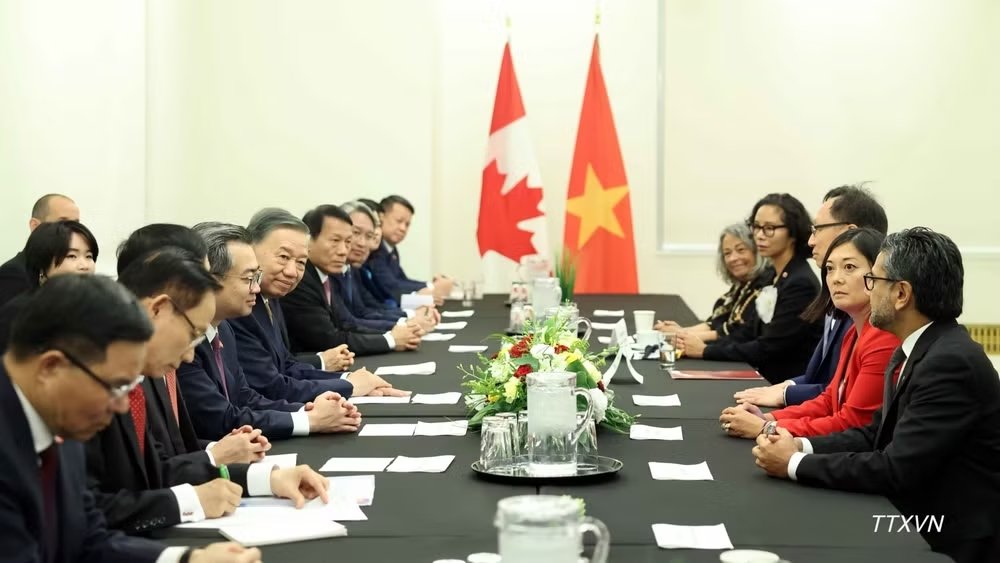 Tổng Bí thư, Chủ tịch nước Tô Lâm tiếp Nhóm Nghị sĩ hữu nghị Canada-Việt Nam. (Ảnh: TTXVN) Tổng Bí thư, Chủ tịch nước Tô Lâm tiếp Nhóm Nghị sĩ hữu nghị Canada-Việt Nam. (Ảnh: TTXVN)