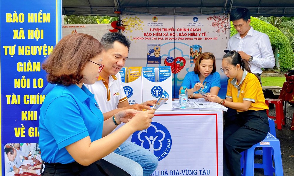 Ho&agrave;n thiện cơ chế thực thi v&agrave; gi&aacute;m s&aacute;t l&agrave; y&ecirc;u cầu quan trọng khi mở rộng ch&iacute;nh s&aacute;ch bảo hiểm x&atilde; hội.