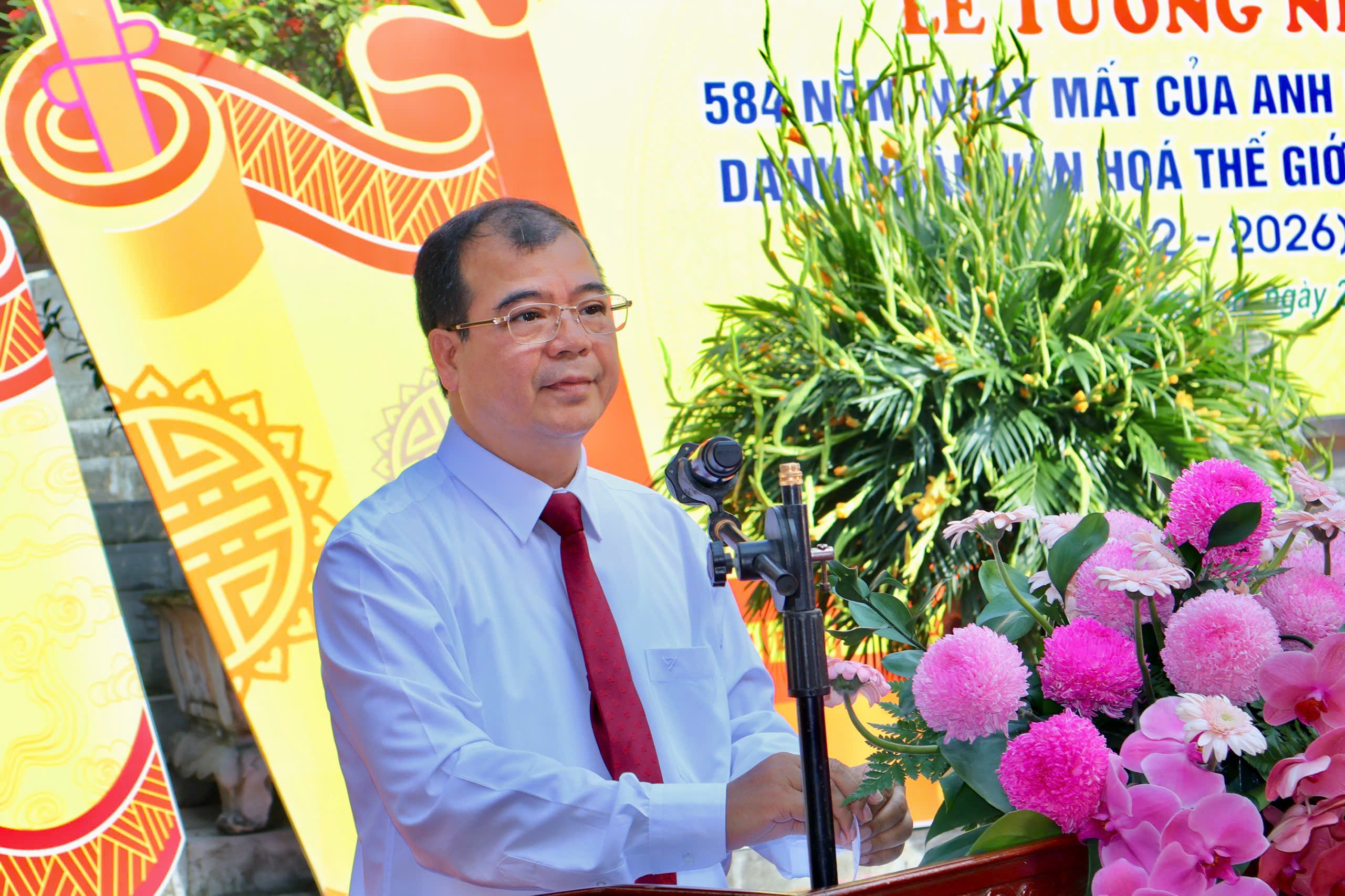 Ph&oacute; Chủ tịch UBND th&agrave;nh phố Nguyễn Minh H&ugrave;ng đọc diễn văn tưởng niệm.