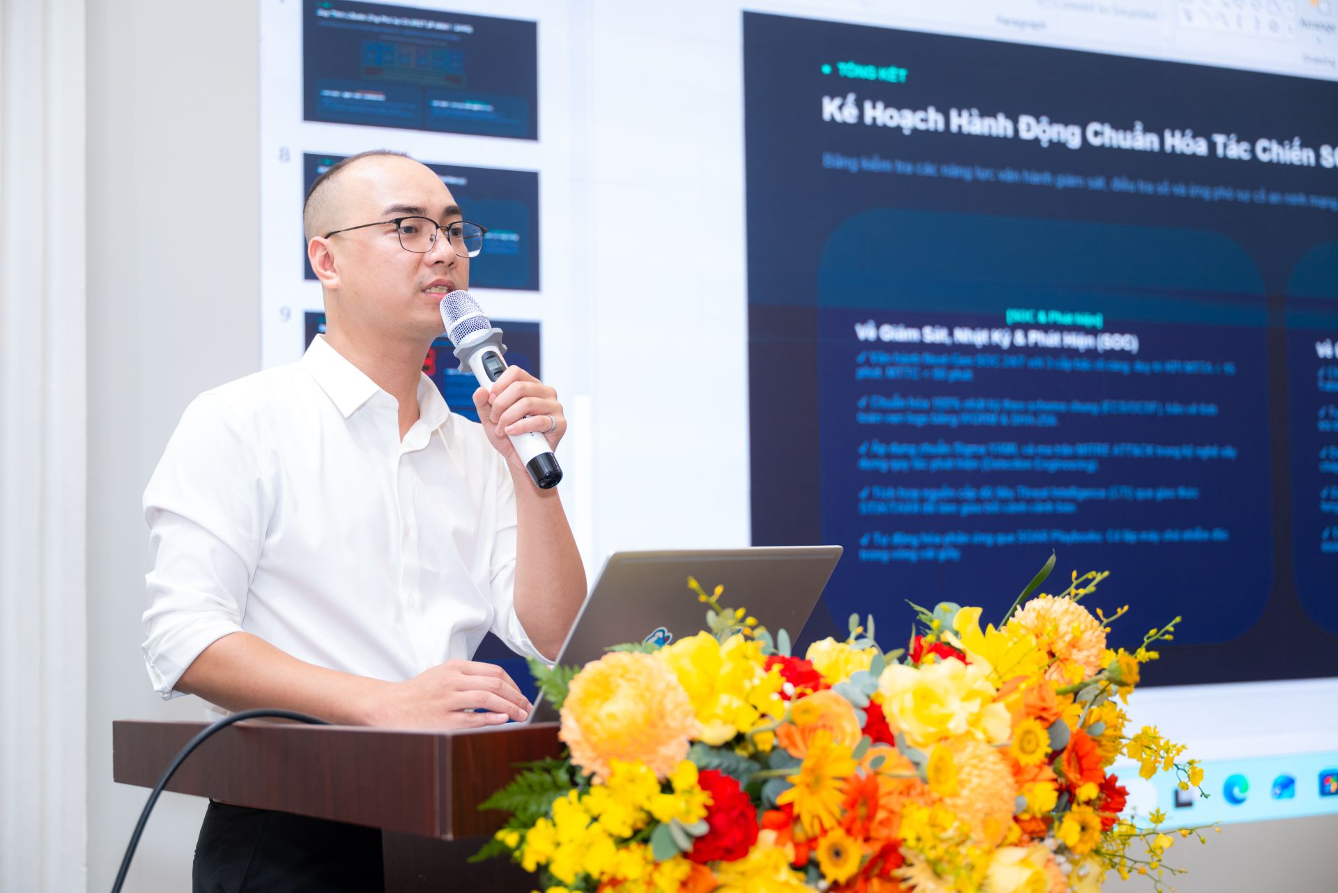 Giảng vi&ecirc;n đến từ Cục An ninh mạng - Bộ C&ocirc;ng an truyền đạt nội dung tập huấn