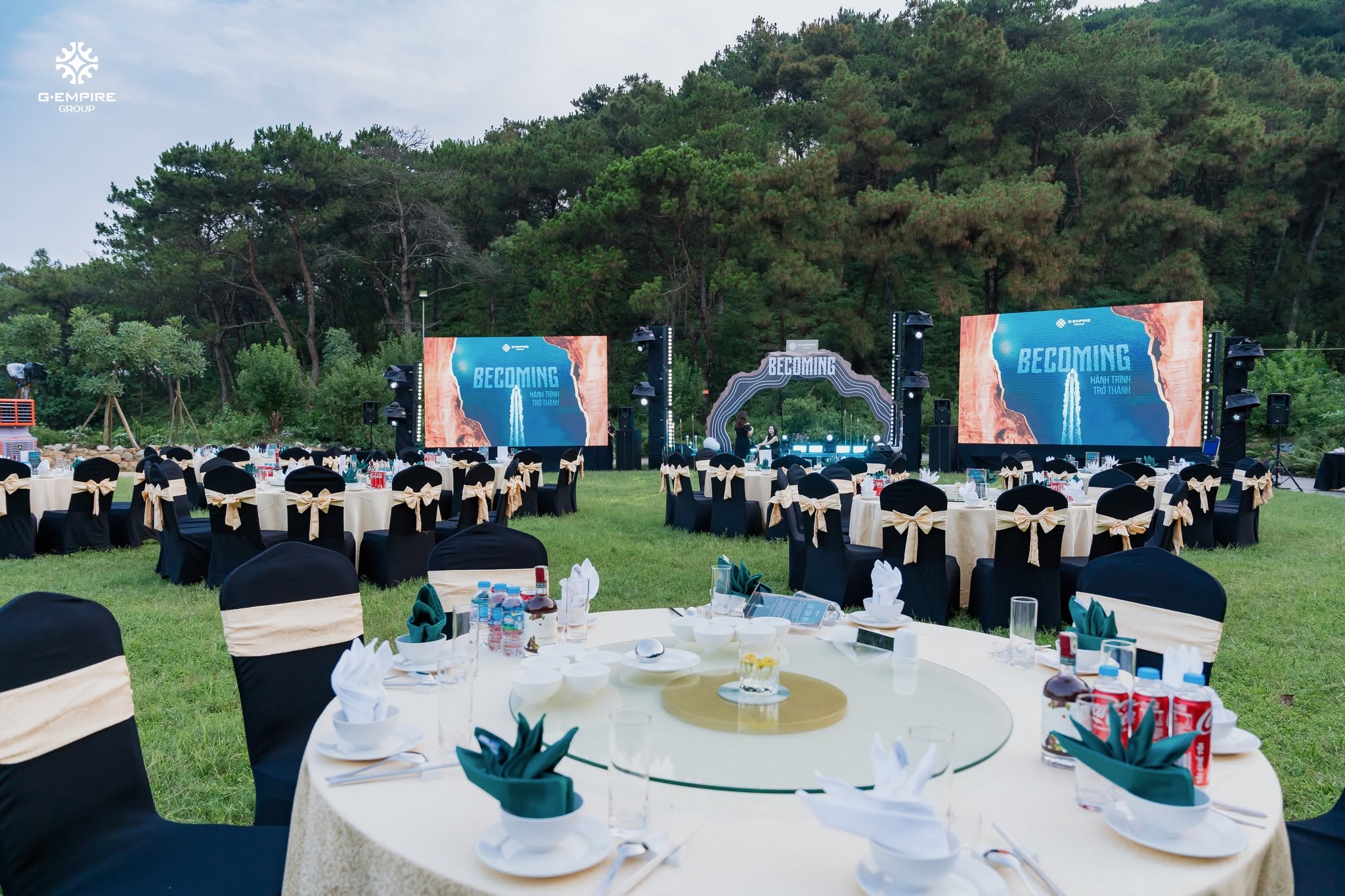 Khoảnh khắc Gala Dinner giữa không gian xanh Khoảnh khắc Gala Dinner giữa không gian xanh