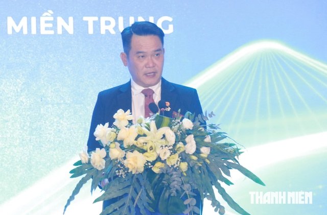 Ông Đặng Hồng Anh, Chủ tịch Hội Doanh nhân trẻ Việt Nam phát biểu khai mạc diễn đàn ẢNH: HUY ĐẠT Ông Đặng Hồng Anh, Chủ tịch Hội Doanh nhân trẻ Việt Nam phát biểu khai mạc diễn đàn ẢNH: HUY ĐẠT