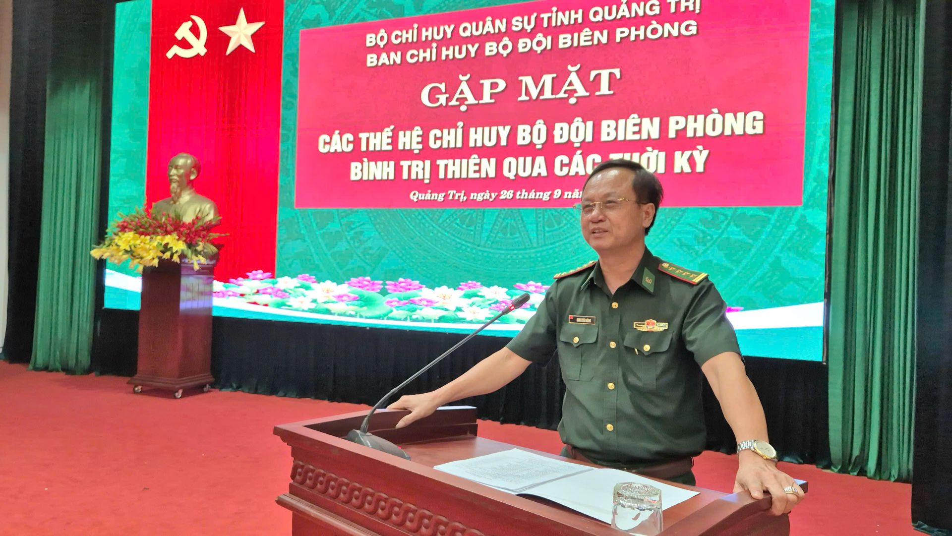 Đại t&aacute; Đinh Xu&acirc;n H&ugrave;ng, Ch&iacute;nh ủy Ban Chỉ huy Bộ đội Bi&ecirc;n ph&ograve;ng Quảng Trị ph&aacute;t biểu tại buổi gặp mặt.