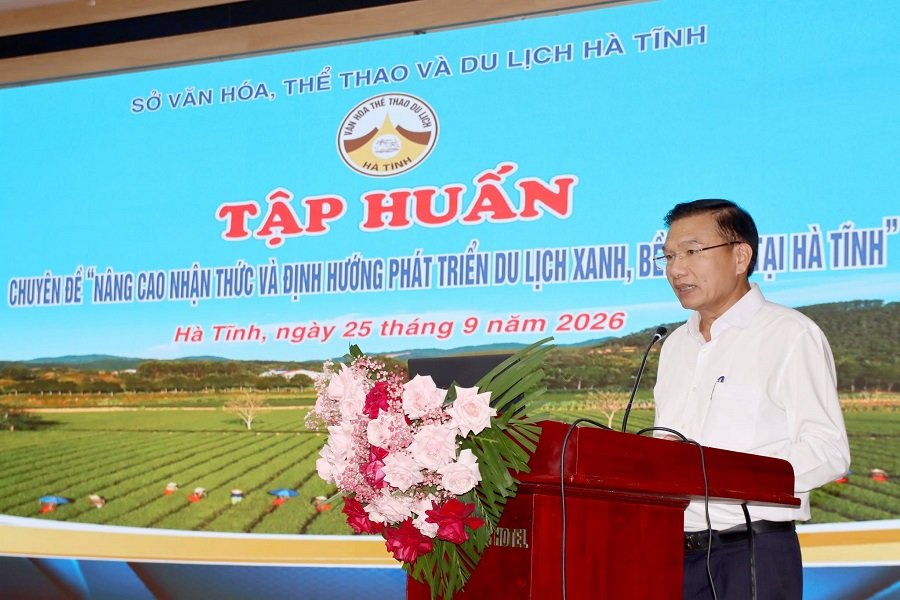 Ông Trần Xuân Lương, Phó Giám đốc Sở Văn hóa, Thể thao và Du lịch Hà Tĩnh phát biểu tại buổi tập huấn Ông Trần Xuân Lương, Phó Giám đốc Sở Văn hóa, Thể thao và Du lịch Hà Tĩnh phát biểu tại buổi tập huấn