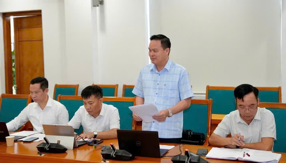 Đại diện l&atilde;nh đạo Ban Quản l&yacute; KKT th&agrave;nh phố Quảng Ninh b&aacute;o c&aacute;o kết quả hợp t&aacute;c