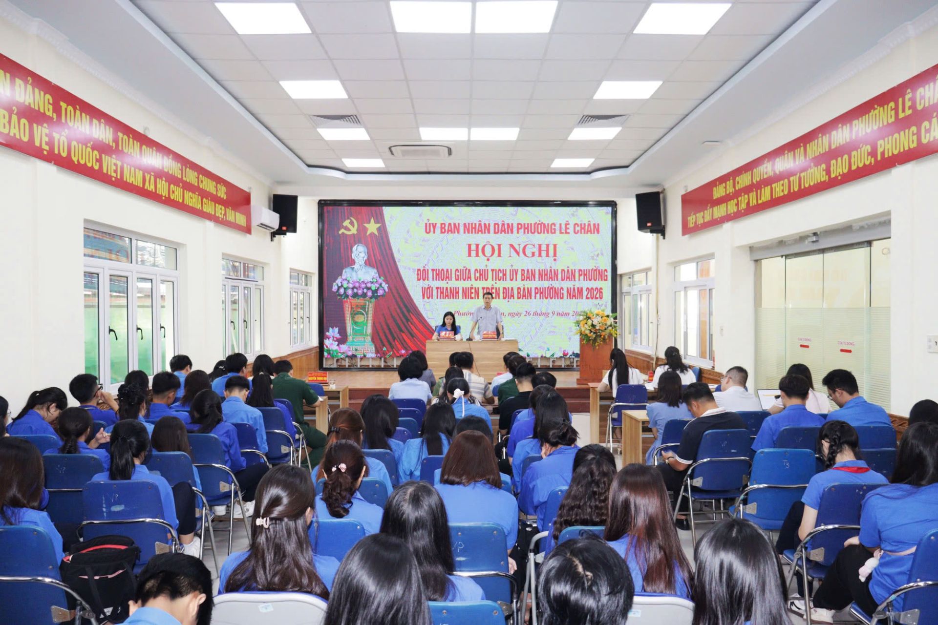 Quang cảnh hội nghị. Quang cảnh hội nghị.
