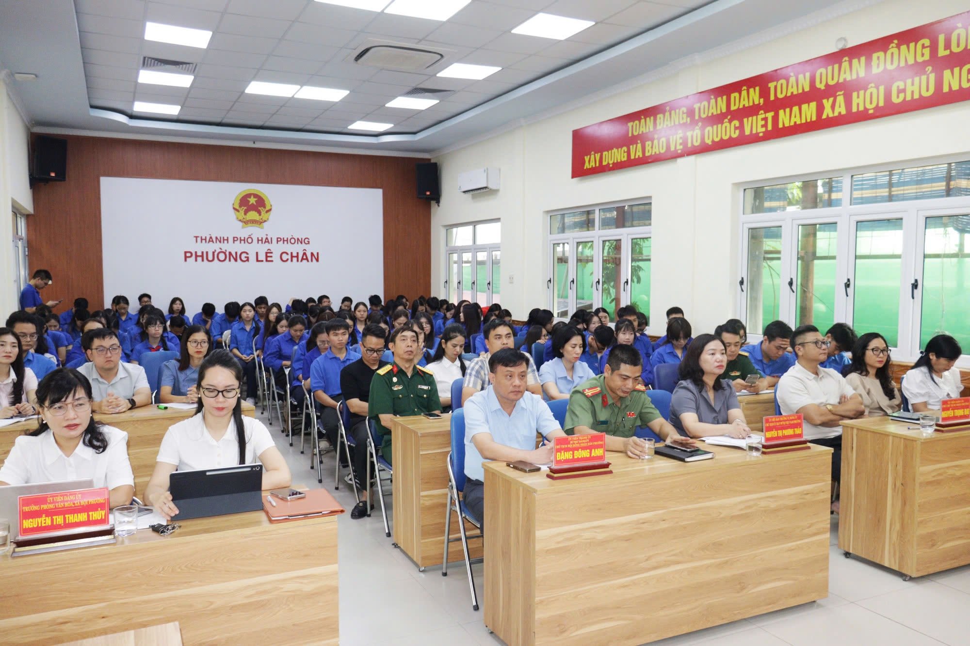 Các đại biểu tham dự hội nghị. Các đại biểu tham dự hội nghị.