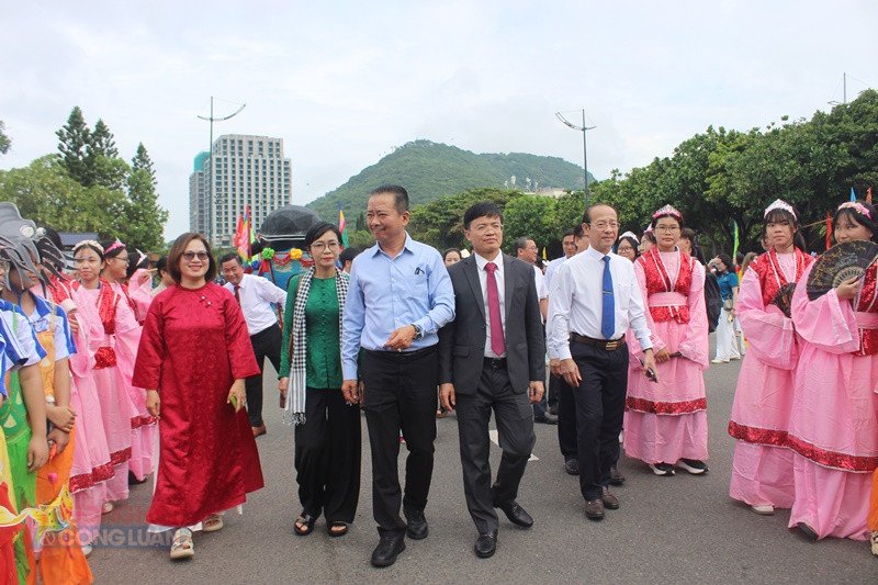 Lãnh đạo sở, ngành TP HCM và lãnh đạo phường Vũng Tàu tham gia đoàn diễu hành Lãnh đạo sở, ngành TP HCM và lãnh đạo phường Vũng Tàu tham gia đoàn diễu hành