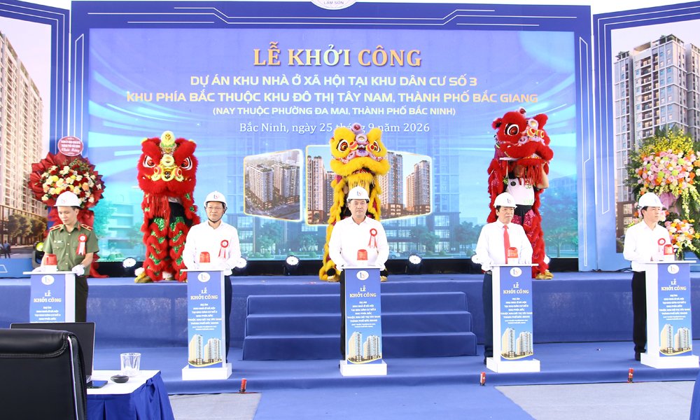 c&aacute;c đại biểu thực hiện nghi thức khởi c&ocirc;ng dự &aacute;n.