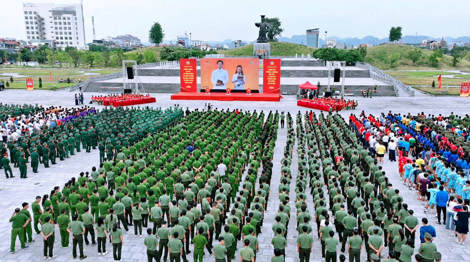 Lễ mít tinh và chạy hưởng ứng Tháng hành động phòng, chống ma túy năm 2026 với chủ đề “Ninh Bình - Chung một quyết tâm xây dựng xã, phường không ma túy” Lễ mít tinh và chạy hưởng ứng Tháng hành động phòng, chống ma túy năm 2026 với chủ đề “Ninh Bình - Chung một quyết tâm xây dựng xã, phường không ma túy”