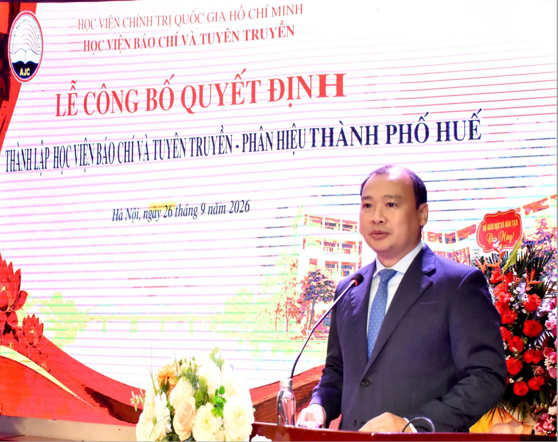 PGS. TS L&ecirc; Hải B&igrave;nh, Ủy vi&ecirc;n Ban Chấp h&agrave;nh Trung ương Đảng, Ph&oacute; Gi&aacute;m đốc Thường trực Học viện Ch&iacute;nh trị quốc gia Hồ Ch&iacute; Minh ph&aacute;t biểu tại buổi lễ.