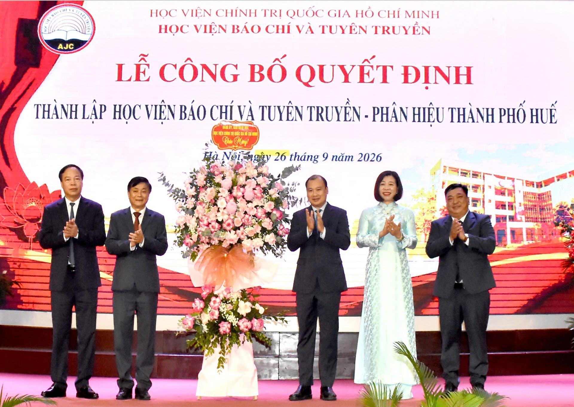 To&agrave;n cảnh Lễ c&ocirc;ng bố Quyết định th&agrave;nh lập Ph&acirc;n hiệu Học viện B&aacute;o ch&iacute; v&agrave; Tuy&ecirc;n truyền tại th&agrave;nh phố Huế, tổ chức s&aacute;ng 26/9/2026 tại H&agrave; Nội