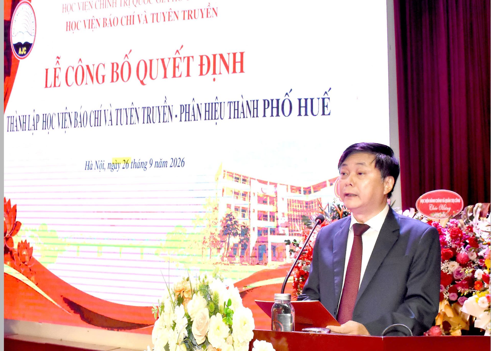 PGS, TS. Phạm Minh Sơn, Gi&aacute;m đốc Học viện B&aacute;o ch&iacute; v&agrave; Tuy&ecirc;n truyền ph&aacute;t biểu tại buổi lễ