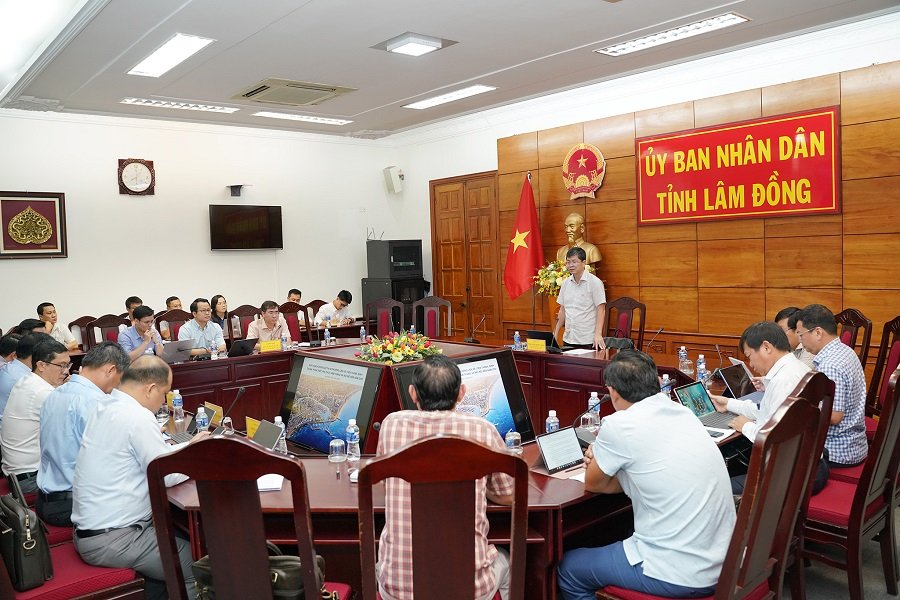 Quang cảnh buổi làm việc Quy hoạch chung đô thị 06 phường liền kề gồm Tiến Thành, Bình Thuận, Phan Thiết, Phú Thủy, Hàm Thắng và Mũi Né đến năm 2050.(Ảnh: Cổng TT Lâm Đồng) Quang cảnh buổi làm việc Quy hoạch chung đô thị 06 phường liền kề gồm Tiến Thành, Bình Thuận, Phan Thiết, Phú Thủy, Hàm Thắng và Mũi Né đến năm 2050.(Ảnh: Cổng TT Lâm Đồng)