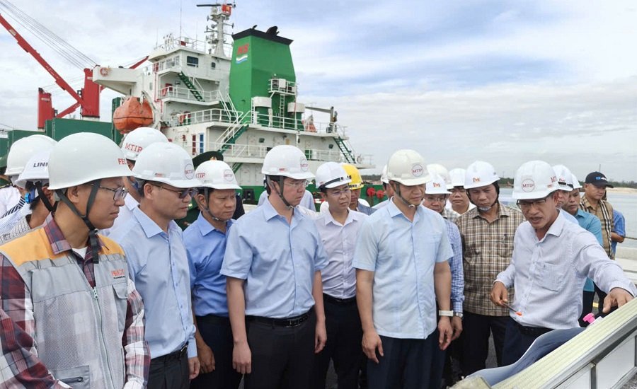 Bí thư Tỉnh ủy Vương Quốc Tuấn cùng lãnh đạo tỉnh Quảng Trị kiểm tra khảo sát và nghe báo cáo tiến độ, tình hình triển khai dự án Khu Bến cảng Mỹ Thủy Bí thư Tỉnh ủy Vương Quốc Tuấn cùng lãnh đạo tỉnh Quảng Trị kiểm tra khảo sát và nghe báo cáo tiến độ, tình hình triển khai dự án Khu Bến cảng Mỹ Thủy