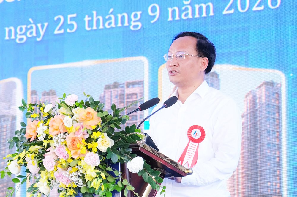 Ph&oacute; Chủ tịch UBND th&agrave;nh phố Phạm Văn Thịnh ph&aacute;t biểu chỉ đạo tại lễ khởi c&ocirc;ng.