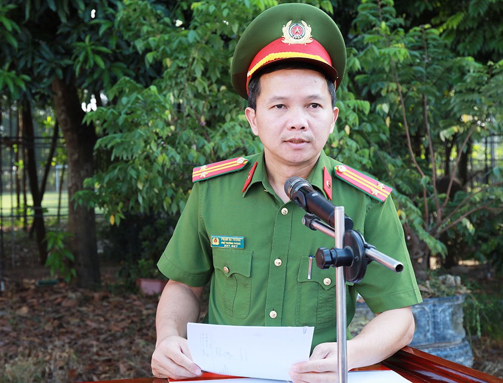 Trung tá Phạm Bá Thống, Phó Trưởng Phòng Cảnh sát phòng cháy, chữa cháy và cứu nạn, cứu hộ phát biểu tại chương trình. Trung tá Phạm Bá Thống, Phó Trưởng Phòng Cảnh sát phòng cháy, chữa cháy và cứu nạn, cứu hộ phát biểu tại chương trình.