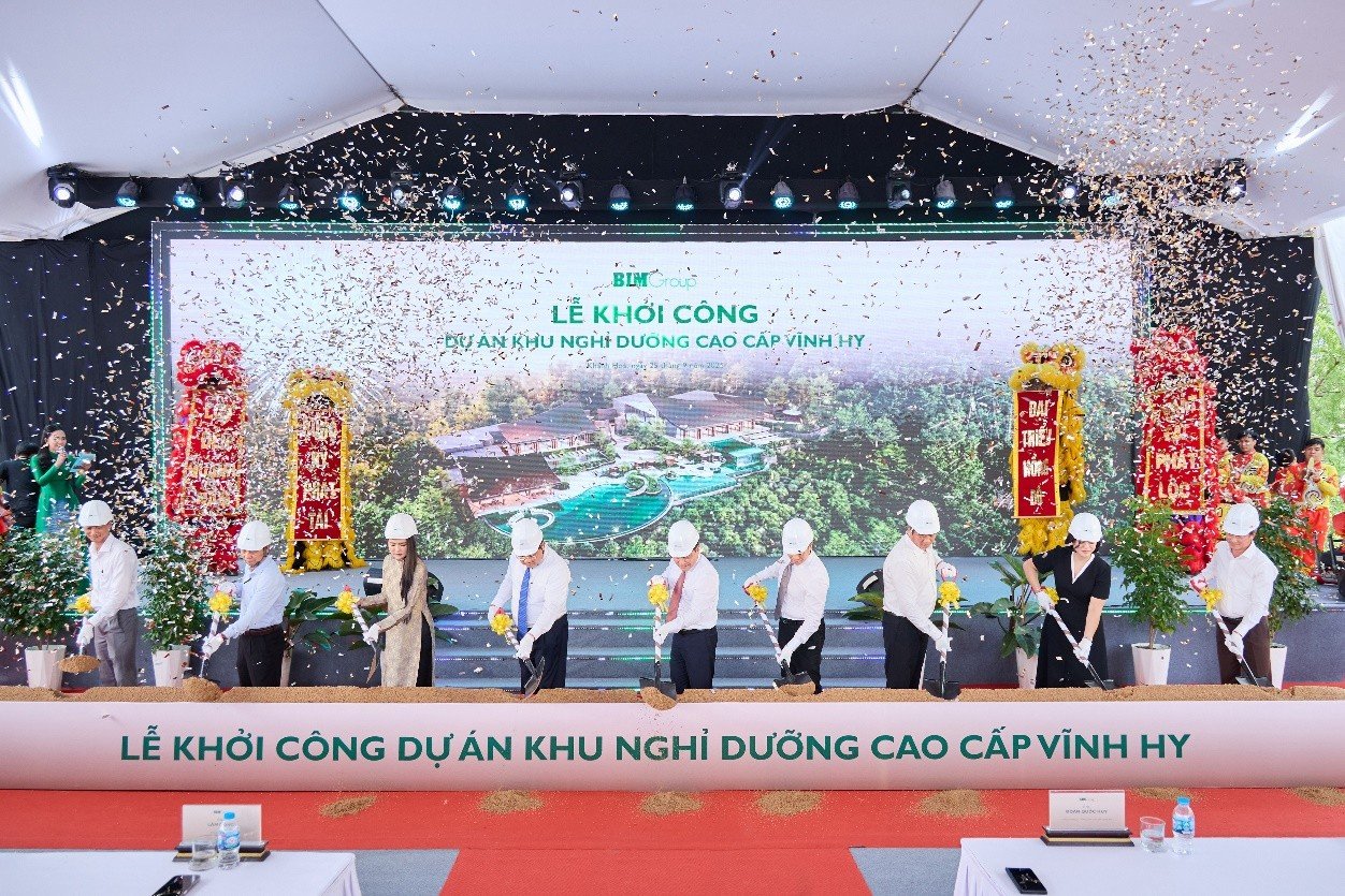 L&atilde;nh đạo tỉnh Kh&aacute;nh H&ograve;a v&agrave; tập đo&agrave;n BIM tiến h&agrave;nh nghi thức khởi c&ocirc;ng