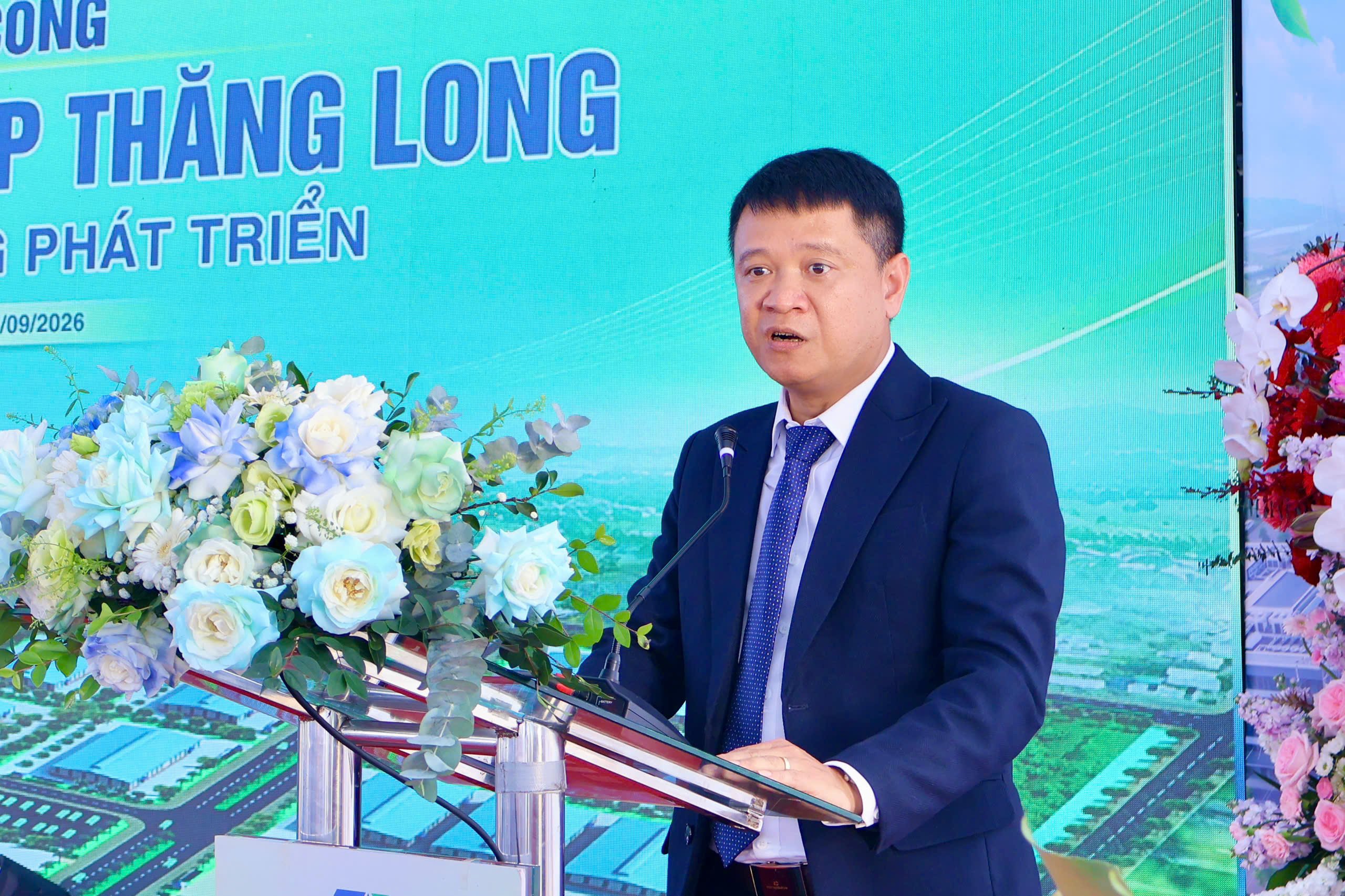 Ông Lê Quang Hùng, Giám đốc Công ty TNHH Hạ tầng Thuận An Phát phát biểu tại lễ khởi công. Ông Lê Quang Hùng, Giám đốc Công ty TNHH Hạ tầng Thuận An Phát phát biểu tại lễ khởi công.