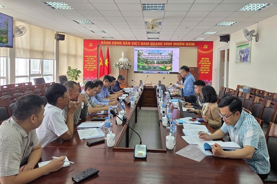 Viện Bảo vệ thực vật phối hợp với Sở Khoa học v&agrave; C&ocirc;ng nghệ tỉnh L&acirc;m Đồng tổ chức Hội thảo khoa học &ldquo;G&oacute;p &yacute; x&acirc;y dựng quy tr&igrave;nh quản l&yacute; tổng hợp (ICM) theo hướng sinh học cho c&acirc;y sầu ri&ecirc;ng&rdquo;. (Ảnh: Trung t&acirc;m Đổi mới S&aacute;ng tạo v&agrave; Chuyển đổi số)