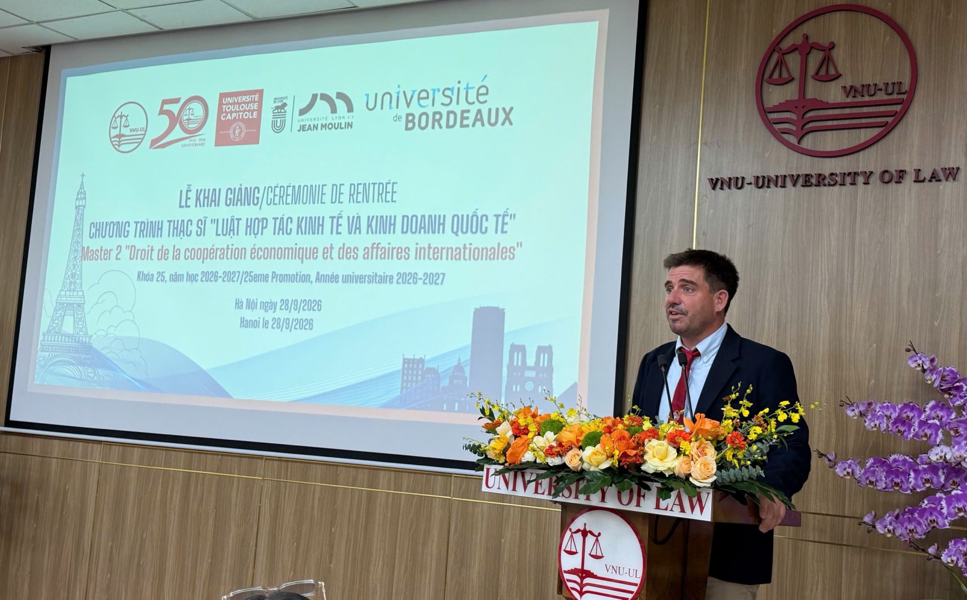 Đại diện trường đại học đối tác của Cộng hòa Pháp tại chương trình. Khóa 25 do Đại học Bordeaux cấp bằng. Đại diện trường đại học đối tác của Cộng hòa Pháp tại chương trình. Khóa 25 do Đại học Bordeaux cấp bằng.