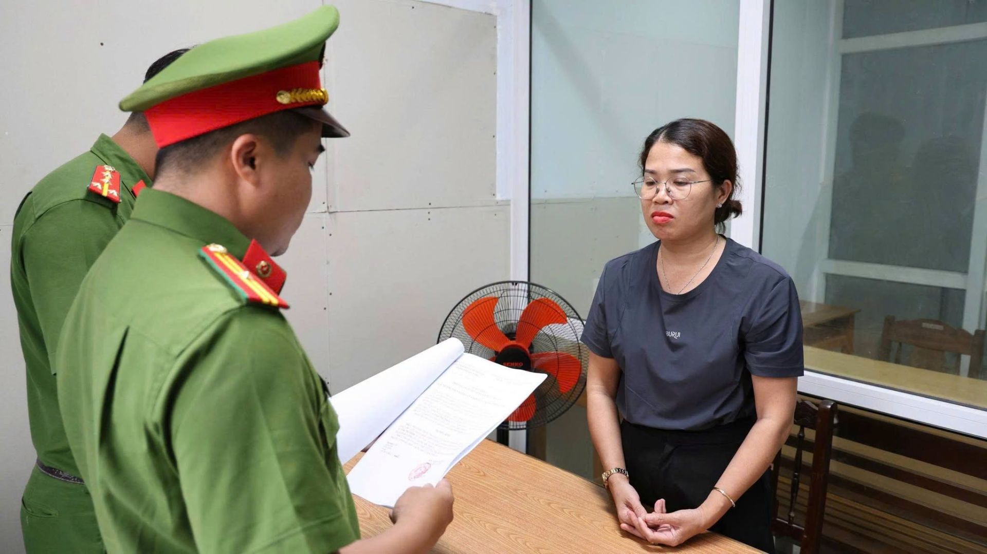 Tống đạt quyết định tố tụng đối với Trần Thị Thi&ecirc;n