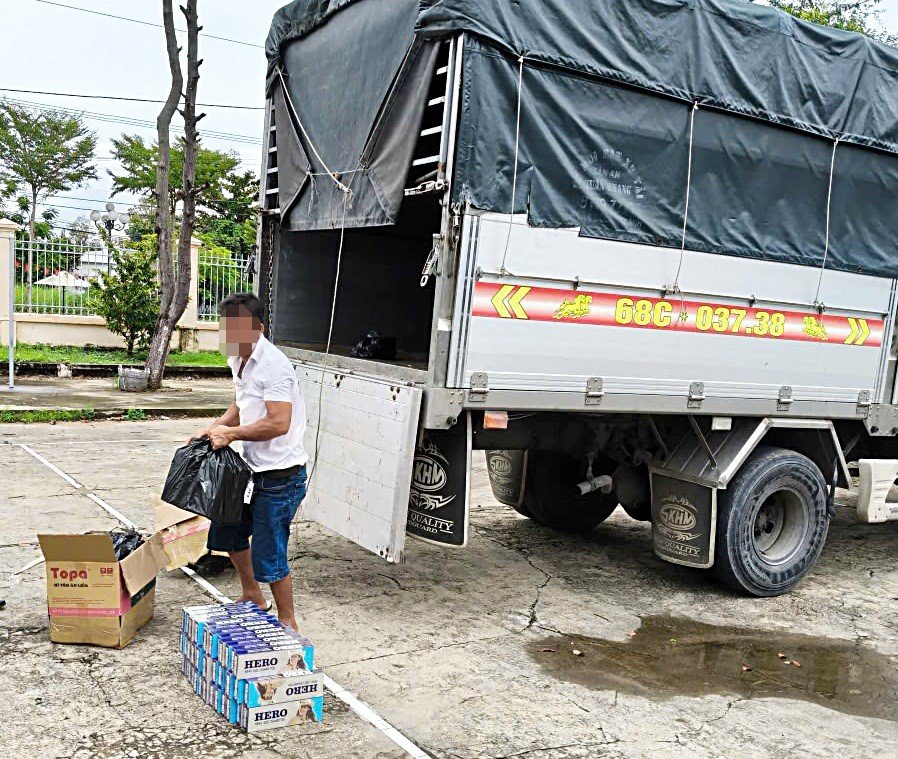 Tang vật vi phạm v&agrave; phương tiện vận chuyển