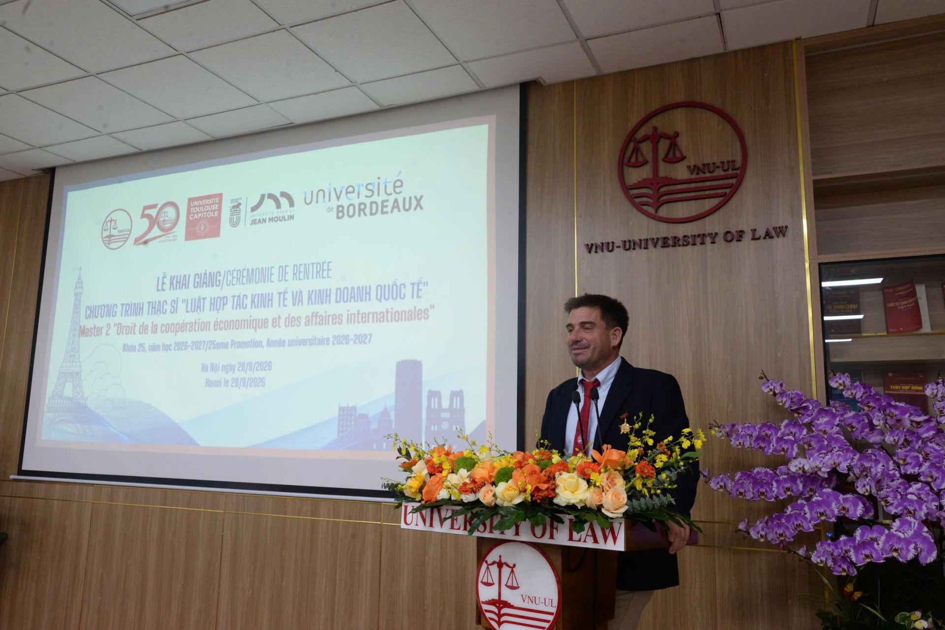 Đại diện trường đại học đối tác của Cộng hòa Pháp phát biểu tại chương trình. Đại diện trường đại học đối tác của Cộng hòa Pháp phát biểu tại chương trình.