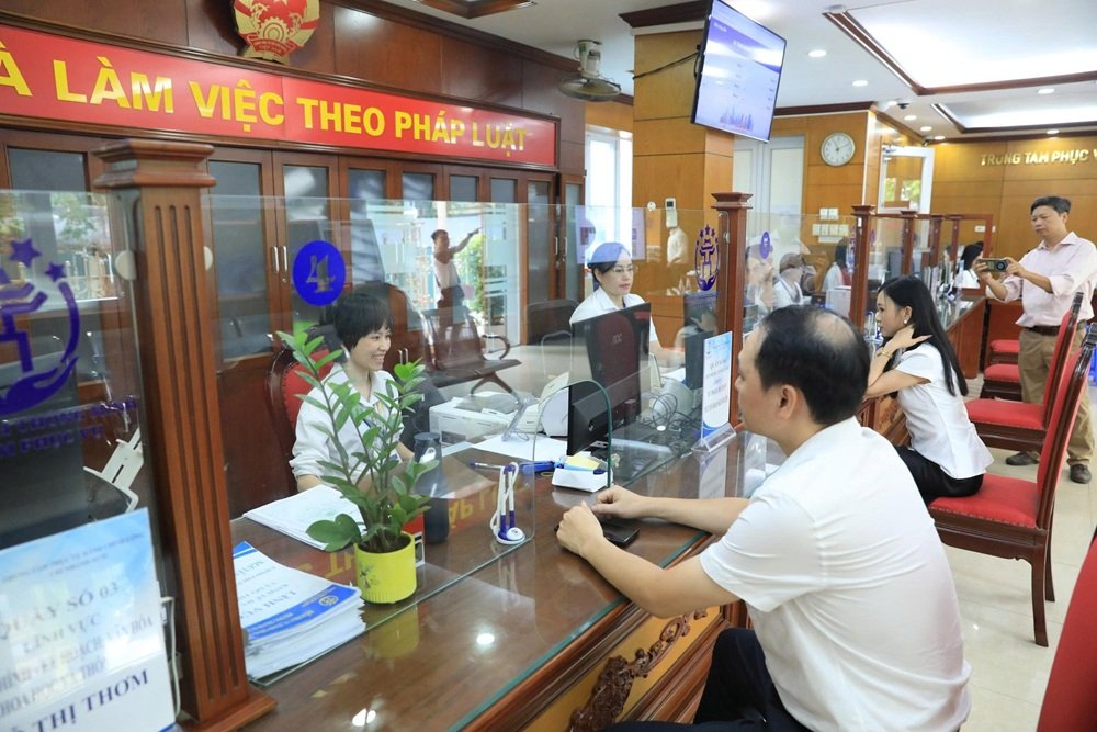 Hà Nội đẩy mạnh cải cách thủ tục, số hóa dữ liệu và mở rộng khả năng tiếp cận nguồn lực nhằm tạo thuận lợi hơn cho doanh nghiệp tư nhân. Ảnh chinhphu.vn Hà Nội đẩy mạnh cải cách thủ tục, số hóa dữ liệu và mở rộng khả năng tiếp cận nguồn lực nhằm tạo thuận lợi hơn cho doanh nghiệp tư nhân. Ảnh chinhphu.vn