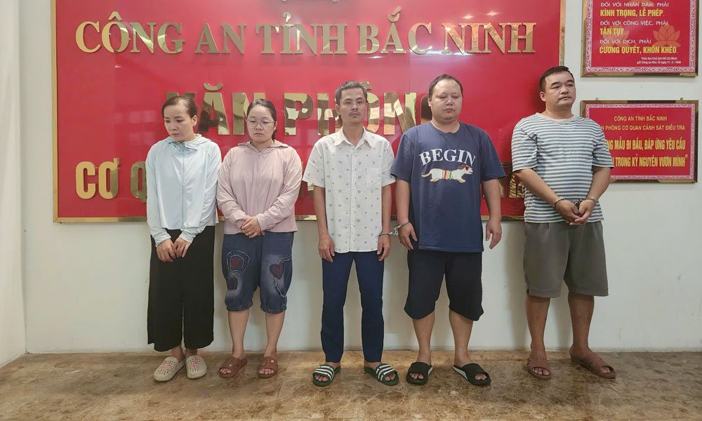 C&aacute;c đối tượng trong đường d&acirc;y giả danh c&aacute;n bộ ng&acirc;n h&agrave;ng lừa đảo giải ng&acirc;n vốn vay.