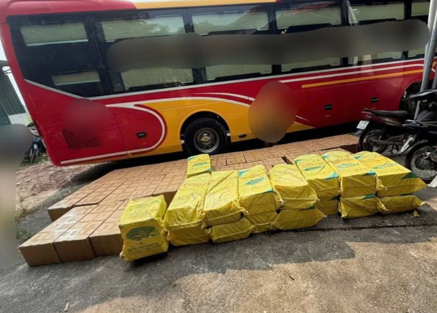 46 th&ugrave;ng trứng đ&agrave; điểu bị bỏ lại được lực lượng chức năng tạm giữ. Ảnh: congan.caobang.gov.vn