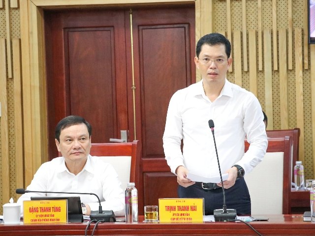 i&aacute;m đốc Sở T&agrave;i ch&iacute;nh Trịnh Thanh Hải b&aacute;o c&aacute;o t&igrave;nh h&igrave;nh kinh tế - x&atilde; hội 09 th&aacute;ng đầu năm 2026 tại phi&ecirc;n họp thường kỳ UBND tỉnh.