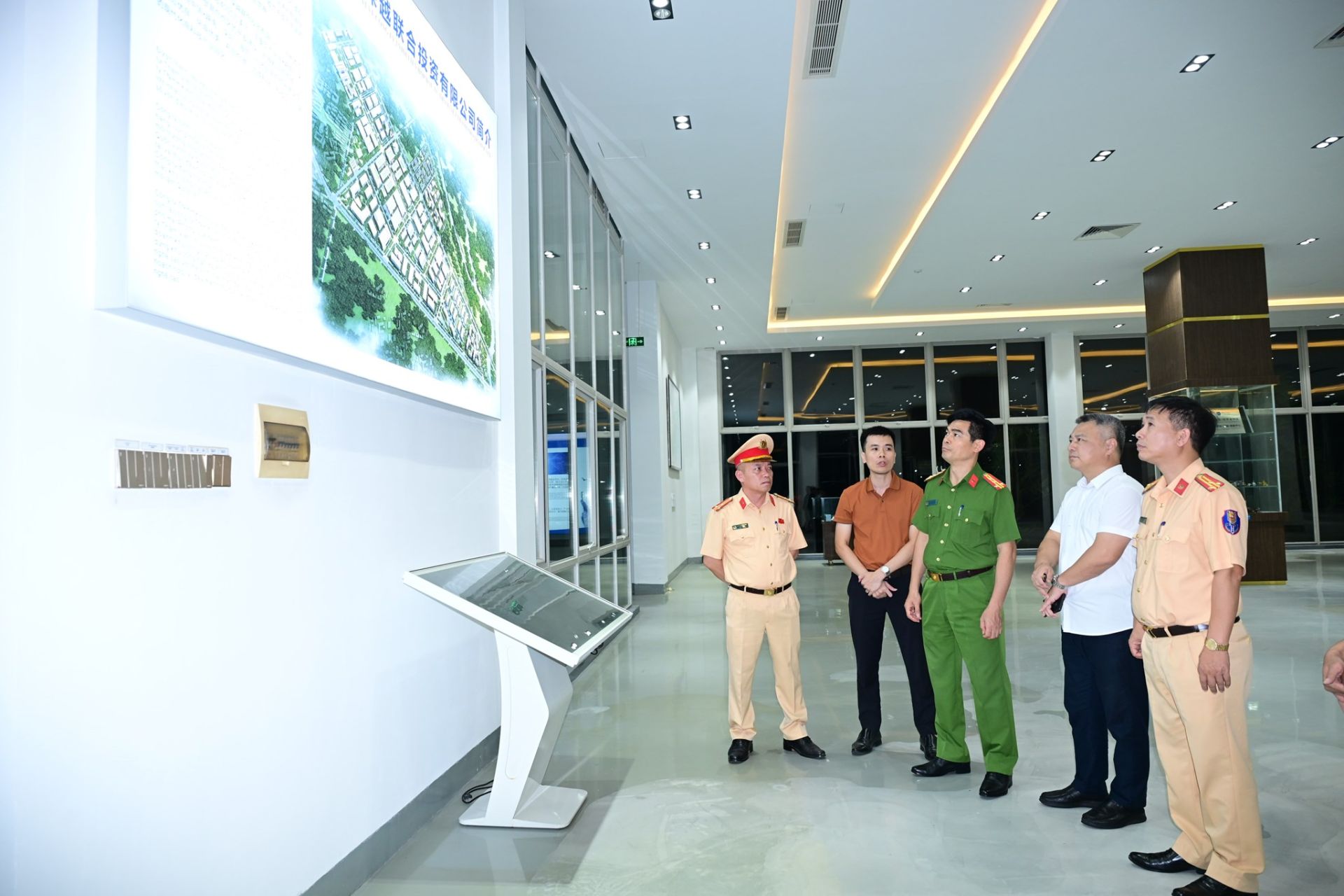 Công an thành phố khẩn trương rà soát an toàn giao thông sau vụ tai nạn tại Khu công nghiệp An Dương. Công an thành phố khẩn trương rà soát an toàn giao thông sau vụ tai nạn tại Khu công nghiệp An Dương.